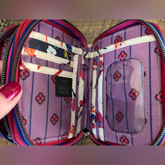 Lug Splits Wallet. Cardinals Cream. NWT - Picture 7 of 10